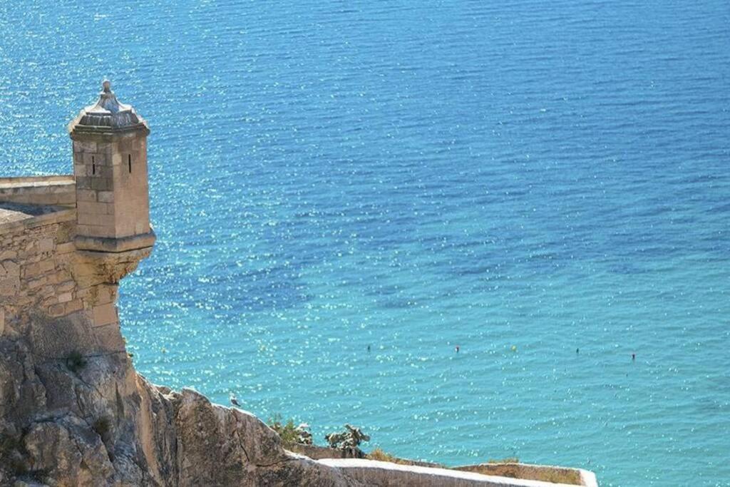 Espacioso y céntrico piso con zona chill-out Alicante Exterior foto