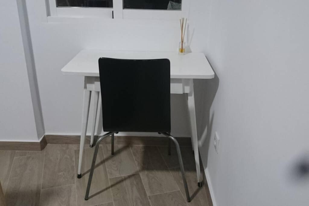Espacioso y céntrico piso con zona chill-out Alicante Exterior foto