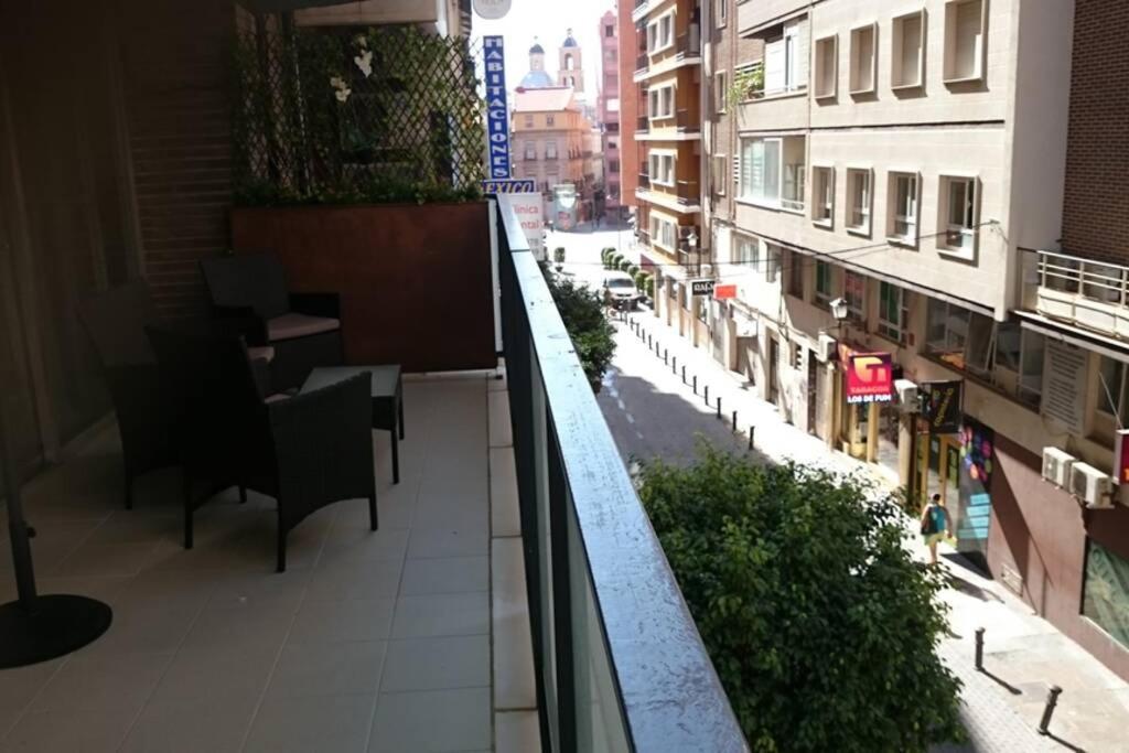 Espacioso y céntrico piso con zona chill-out Alicante Exterior foto