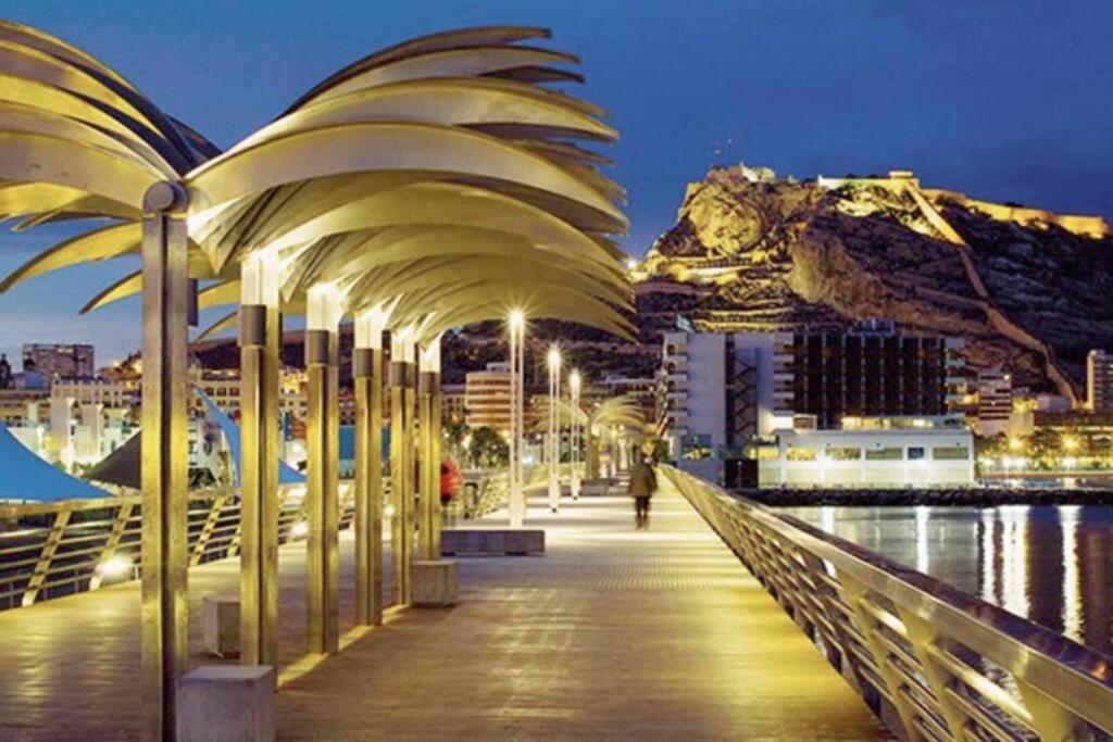 Espacioso y céntrico piso con zona chill-out Alicante Exterior foto