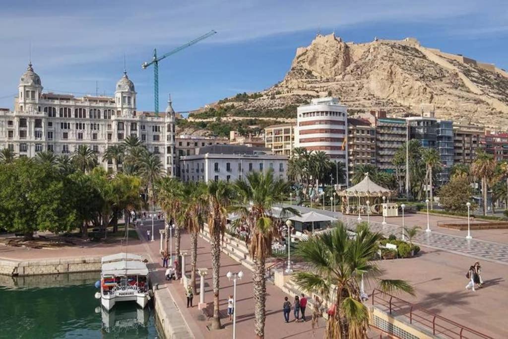 Espacioso y céntrico piso con zona chill-out Alicante Exterior foto