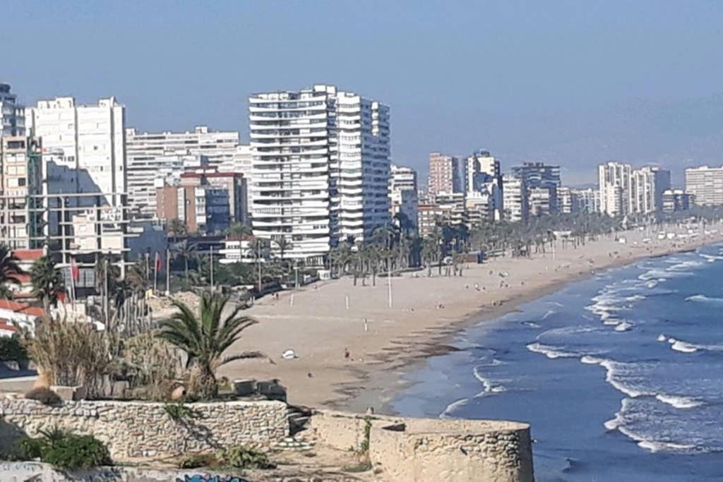 Espacioso y céntrico piso con zona chill-out Alicante Exterior foto