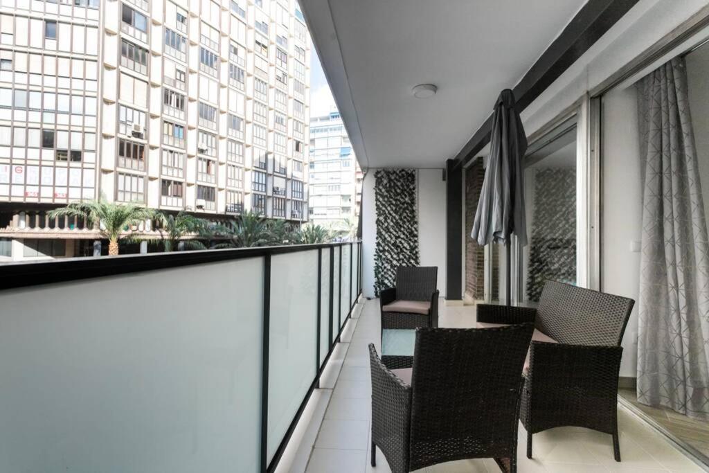 Espacioso y céntrico piso con zona chill-out Alicante Exterior foto