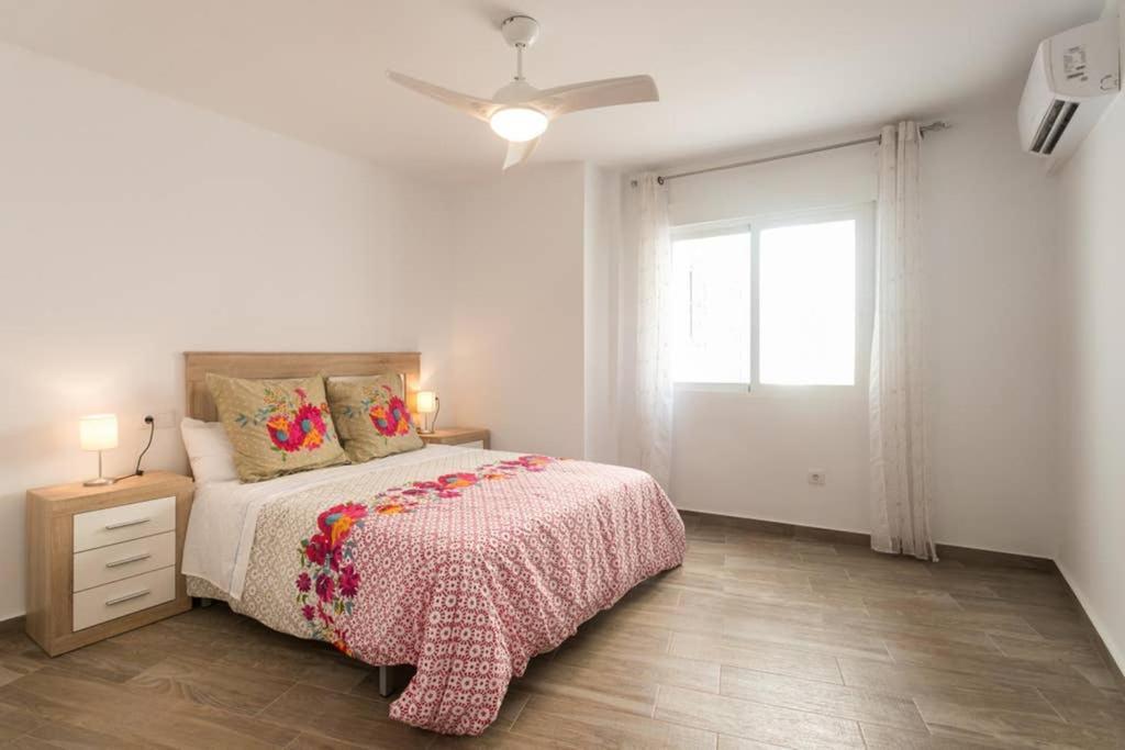 Espacioso y céntrico piso con zona chill-out Alicante Exterior foto