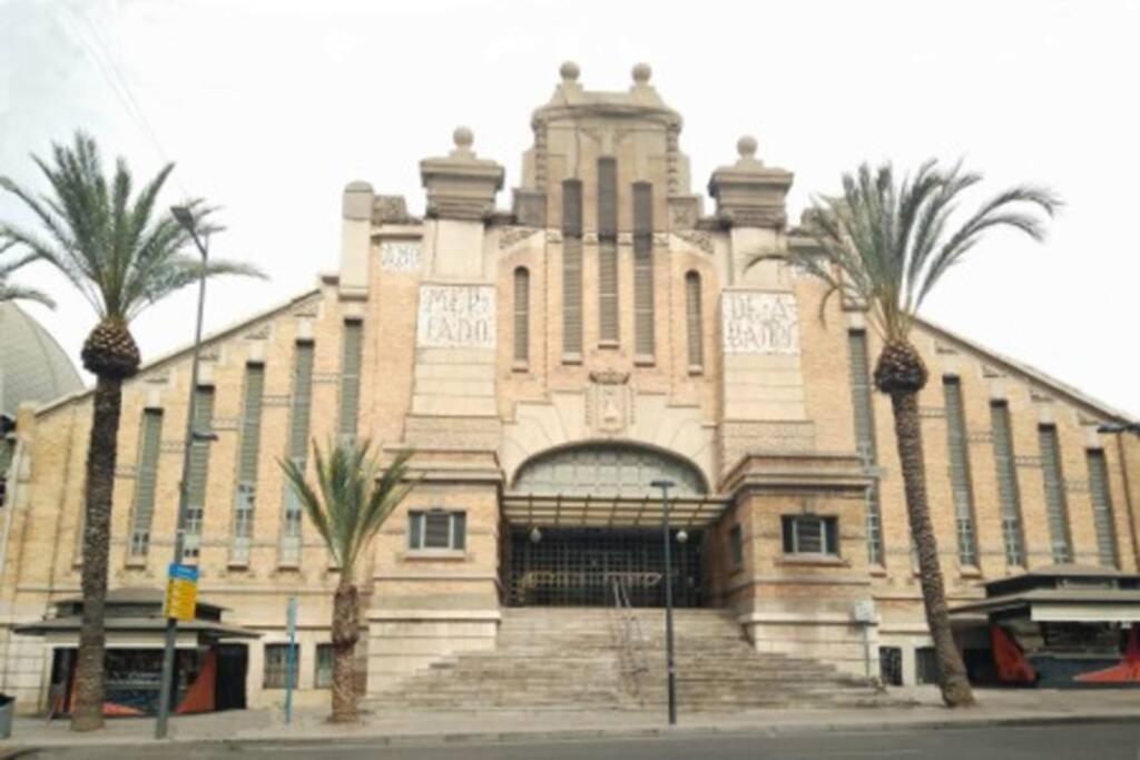 Espacioso y céntrico piso con zona chill-out Alicante Exterior foto