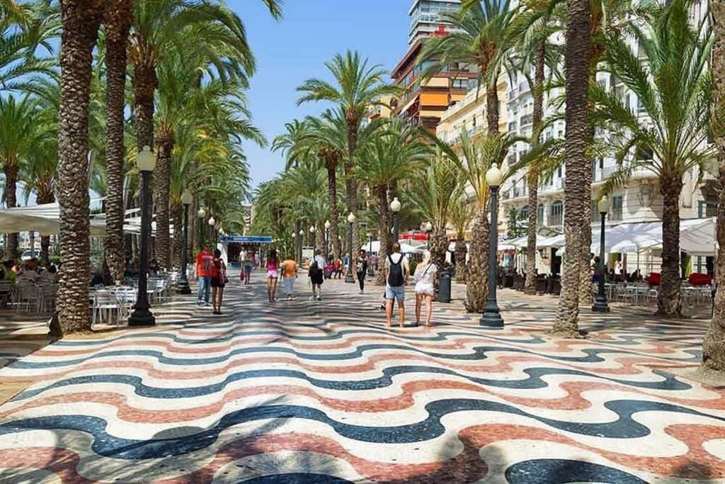 Espacioso y céntrico piso con zona chill-out Alicante Exterior foto